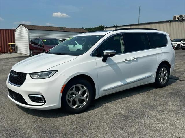 2023 Chrysler Pacifica Limited for sale in Monticello, IN