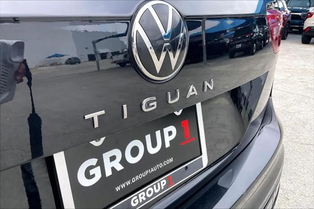 2023 Volkswagen Tiguan 2.0T SE R-Line Black