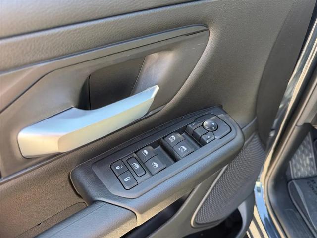 2026 Ram 1500 Express Crew Cab 4x4 57 Box