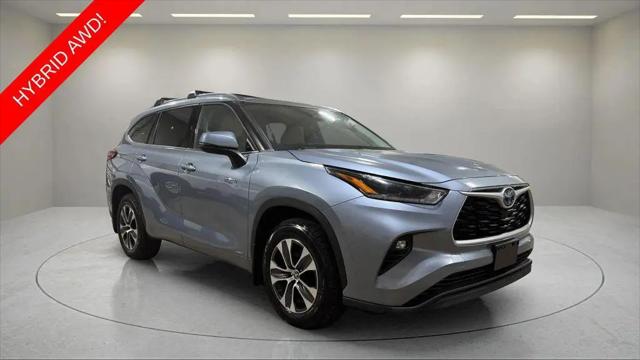 2021 Toyota Highlander Hybrid XLE for sale in West Allis, WI