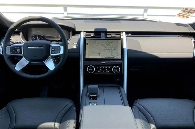 2025 Land Rover Discovery P300 S