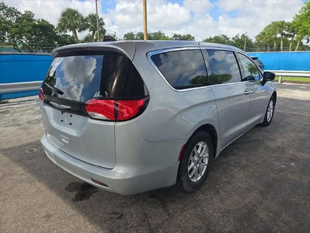 2023 Chrysler Voyager LX