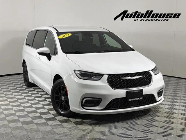2023 Chrysler Pacifica Touring for sale in Bloomington, IL