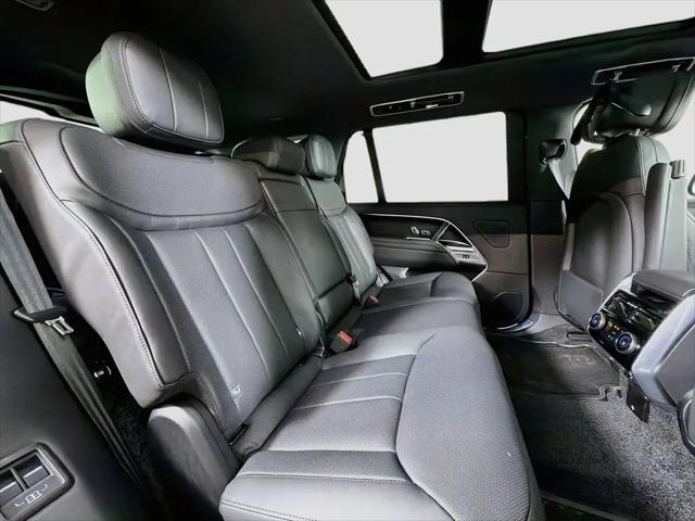 2026 Land Rover Range Rover P400 SE 7 Seat