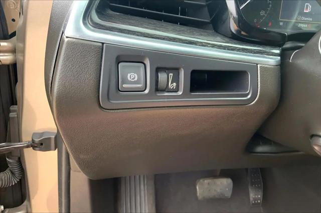 2023 Cadillac XT5 FWD Premium Luxury