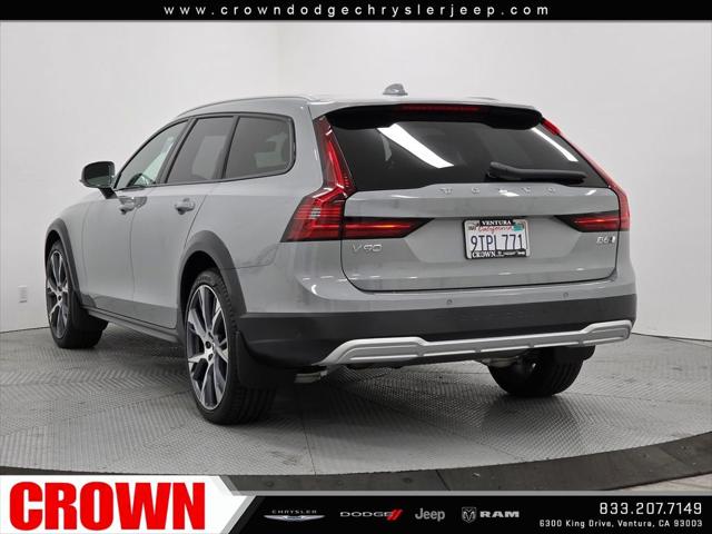 2025 Volvo V90 Cross Country Ultra, B6 AWD Gas (mild hybrid)