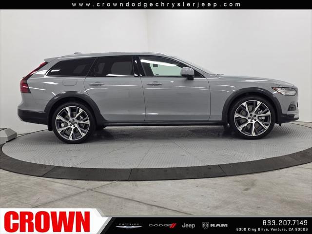 2025 Volvo V90 Cross Country Ultra, B6 AWD Gas (mild hybrid)