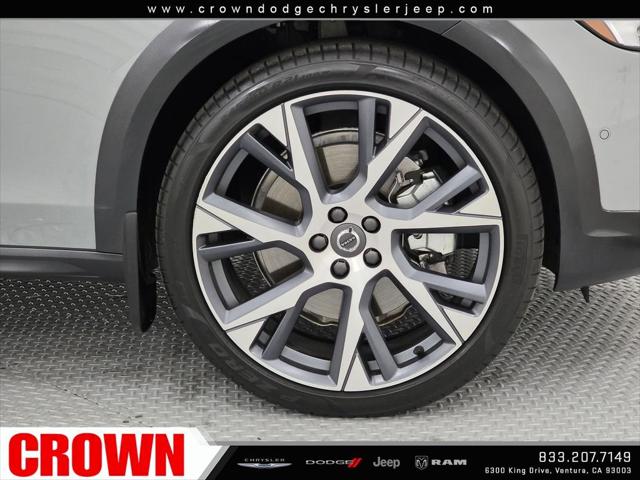 2025 Volvo V90 Cross Country Ultra, B6 AWD Gas (mild hybrid)