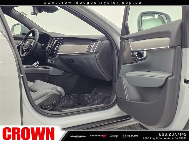 2025 Volvo V90 Cross Country Ultra, B6 AWD Gas (mild hybrid)