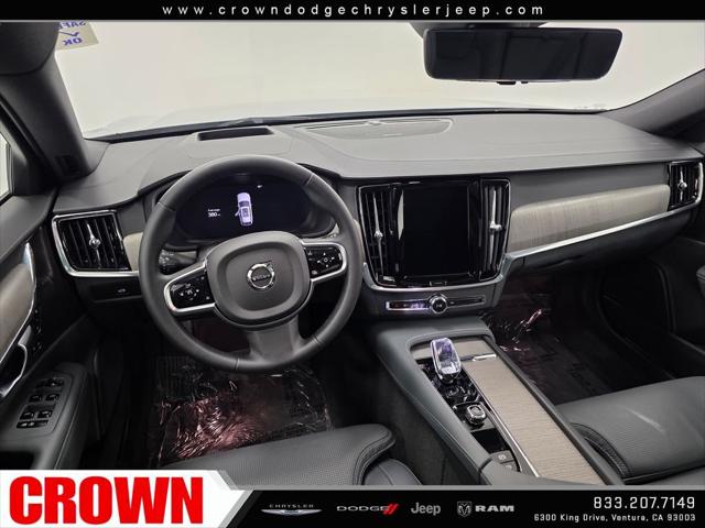 2025 Volvo V90 Cross Country Ultra, B6 AWD Gas (mild hybrid)