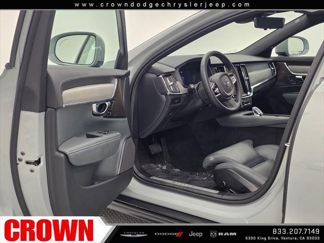 2025 Volvo V90 Cross Country Ultra, B6 AWD Gas (mild hybrid)