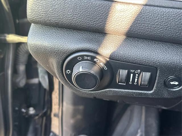 2016 Chrysler 200 LX