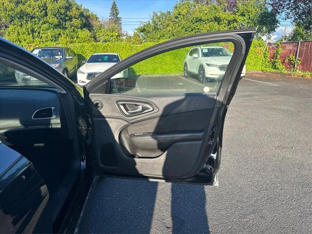 2016 Chrysler 200 LX