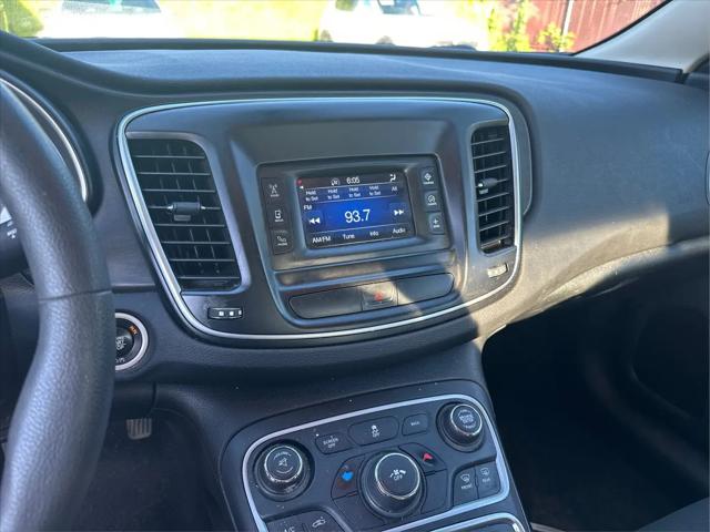 2016 Chrysler 200 LX