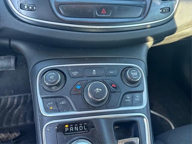 2016 Chrysler 200 LX