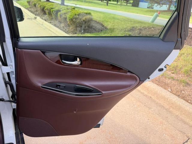 2016 INFINITI QX50 Base