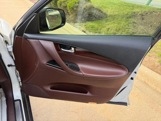 2016 INFINITI QX50 Base