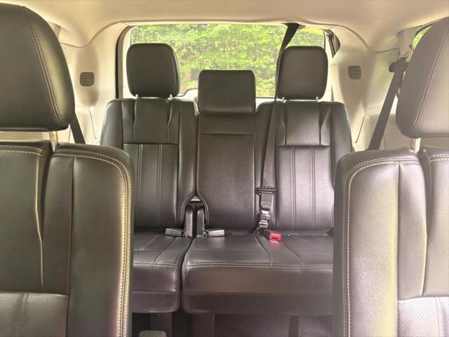 2012 Chrysler Town & Country Touring-L