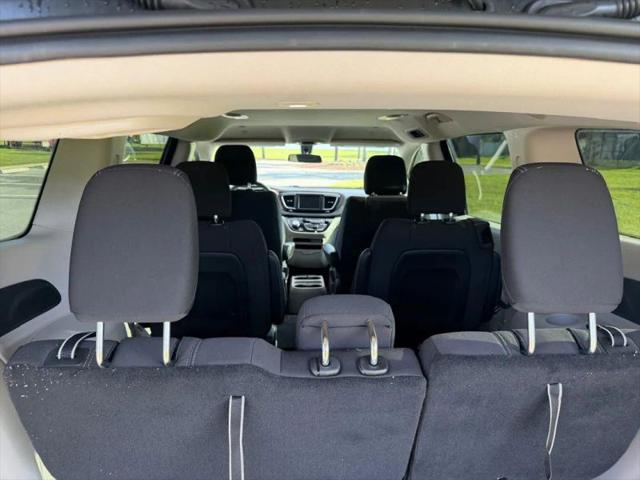 2022 Chrysler Voyager LX