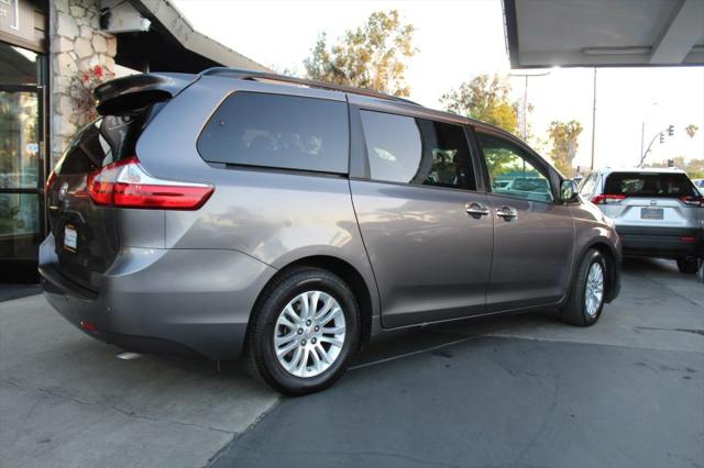 2015 Toyota Sienna XLE 8 Passenger