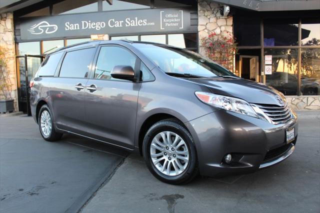 2015 Toyota Sienna XLE 8 Passenger