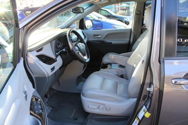 2015 Toyota Sienna XLE 8 Passenger