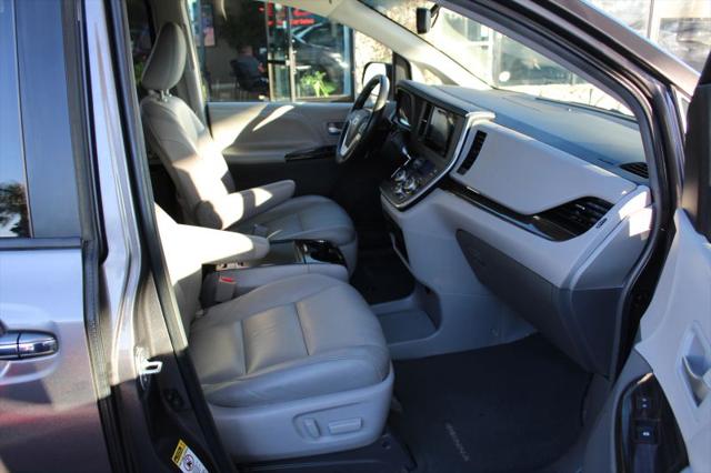 2015 Toyota Sienna XLE 8 Passenger