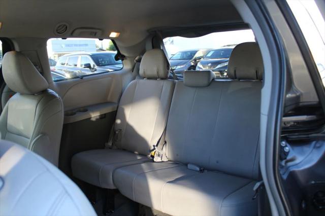 2015 Toyota Sienna XLE 8 Passenger