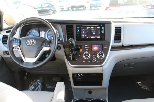 2015 Toyota Sienna XLE 8 Passenger