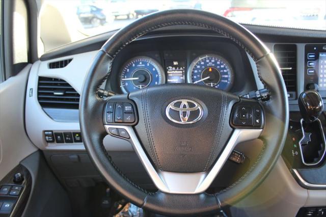 2015 Toyota Sienna XLE 8 Passenger