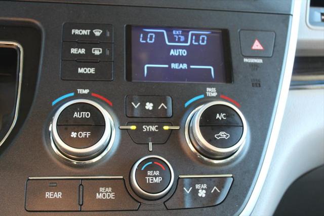 2015 Toyota Sienna XLE 8 Passenger