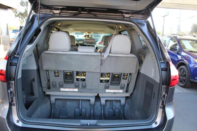 2015 Toyota Sienna XLE 8 Passenger