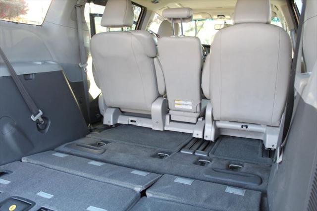 2015 Toyota Sienna XLE 8 Passenger