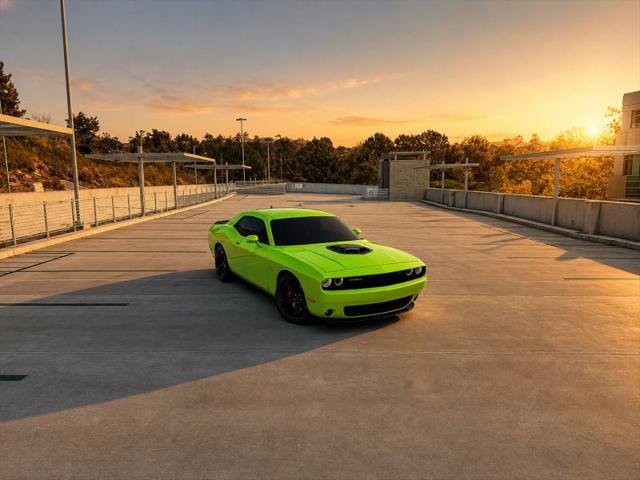 2015 Dodge Challenger R/T Shaker
