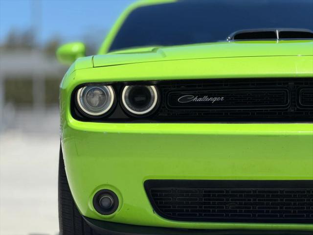 2015 Dodge Challenger R/T Shaker
