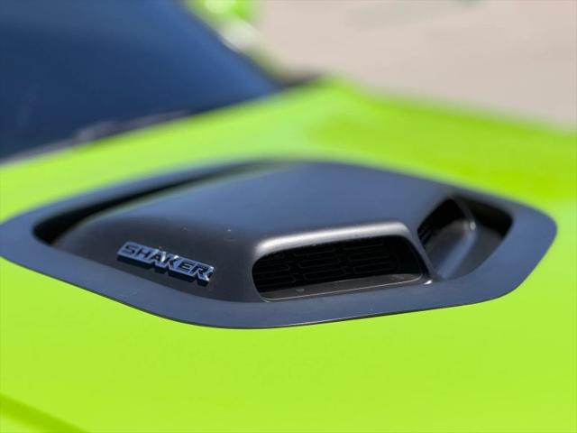 2015 Dodge Challenger R/T Shaker