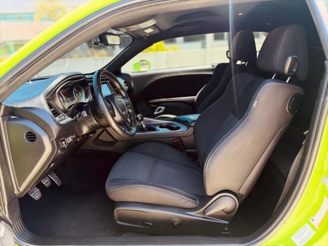 2015 Dodge Challenger R/T Shaker