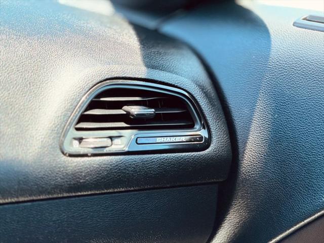 2015 Dodge Challenger R/T Shaker