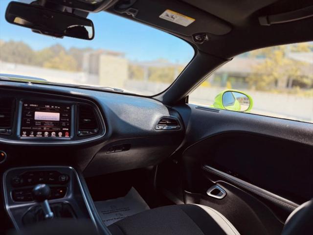 2015 Dodge Challenger R/T Shaker