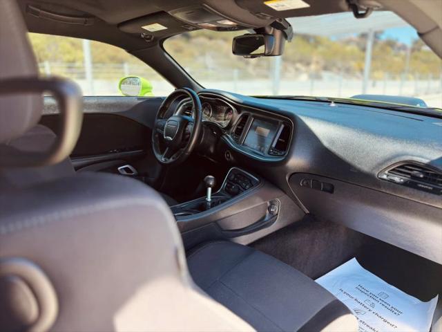 2015 Dodge Challenger R/T Shaker