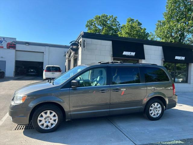 2010 Chrysler Town & Country LX