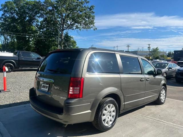 2010 Chrysler Town & Country LX