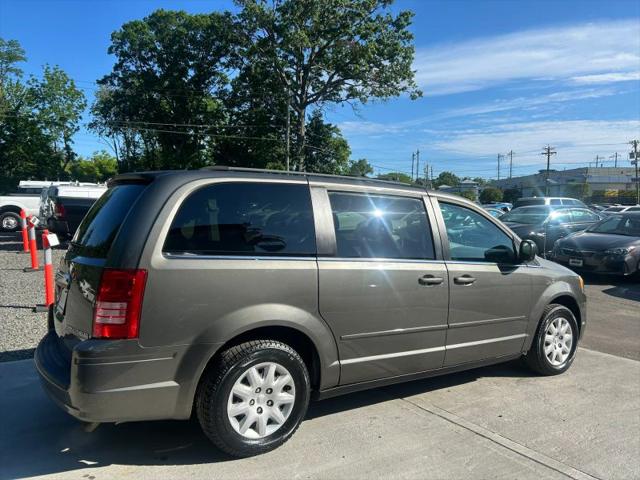 2010 Chrysler Town & Country LX