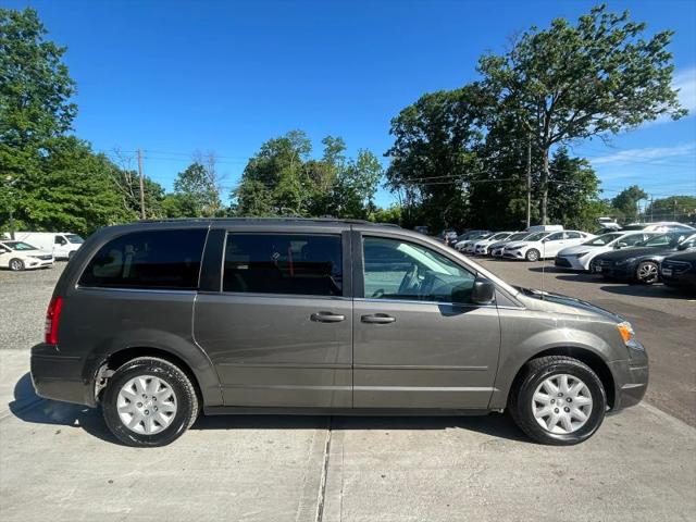 2010 Chrysler Town & Country LX