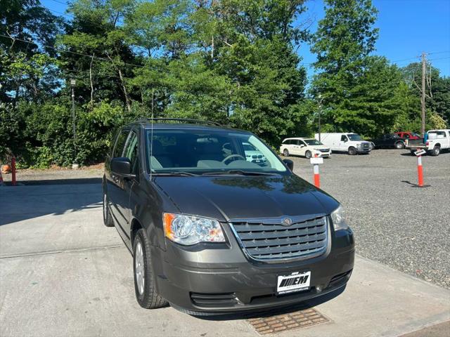 2010 Chrysler Town & Country LX