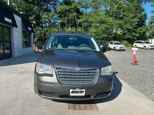 2010 Chrysler Town & Country LX