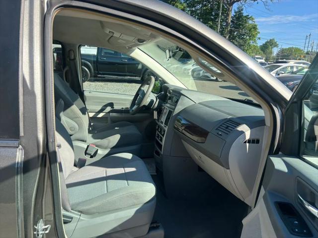 2010 Chrysler Town & Country LX