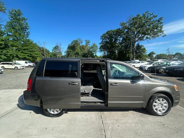 2010 Chrysler Town & Country LX