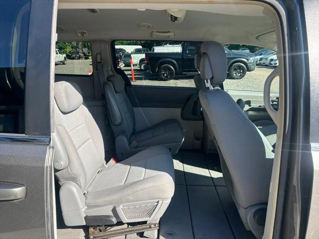 2010 Chrysler Town & Country LX