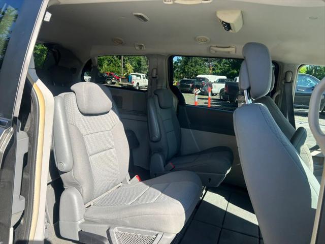 2010 Chrysler Town & Country LX